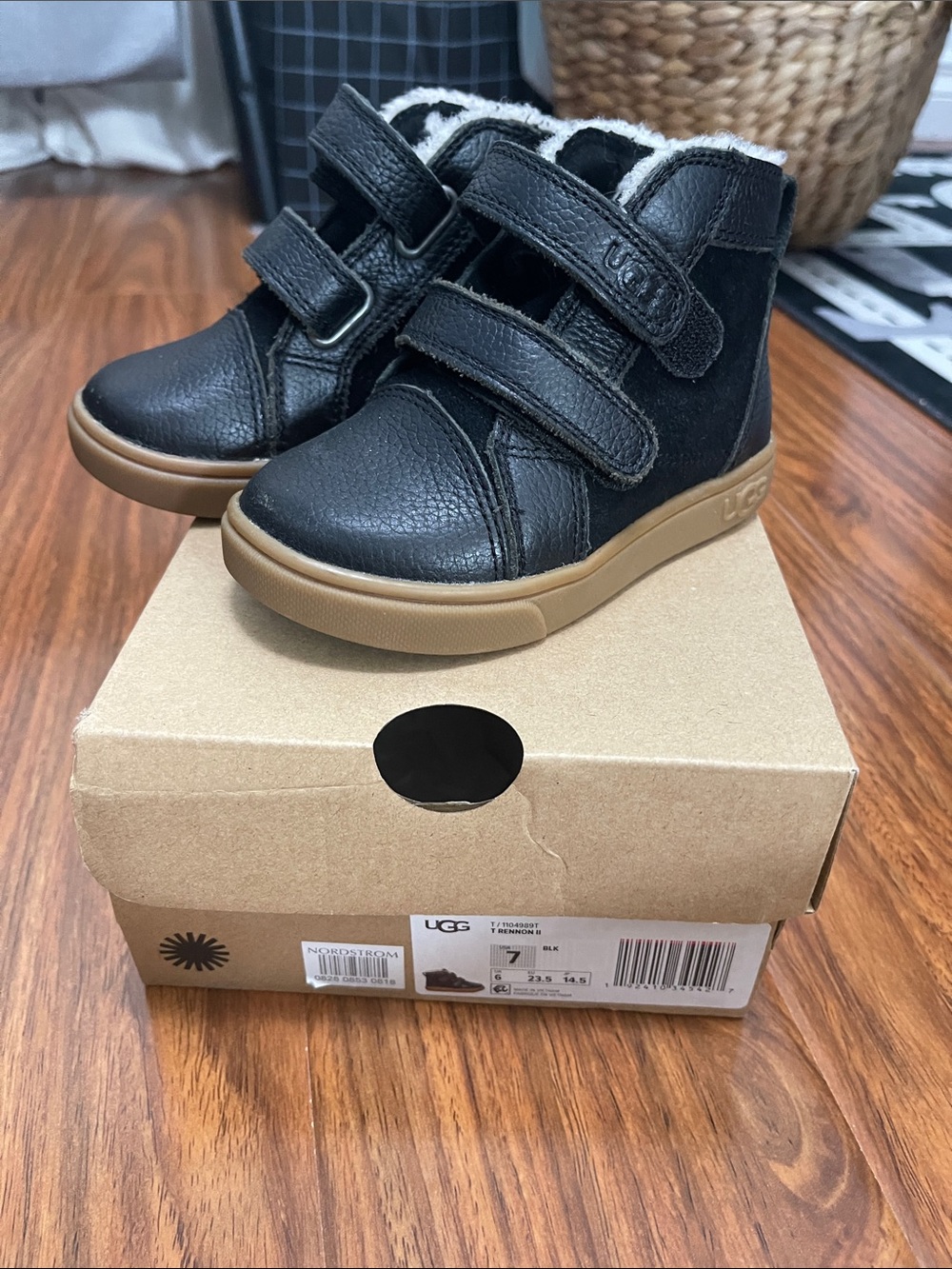 UGG Kids Black Leather Hook-and-Loop Ankle Boots with Gum Sole